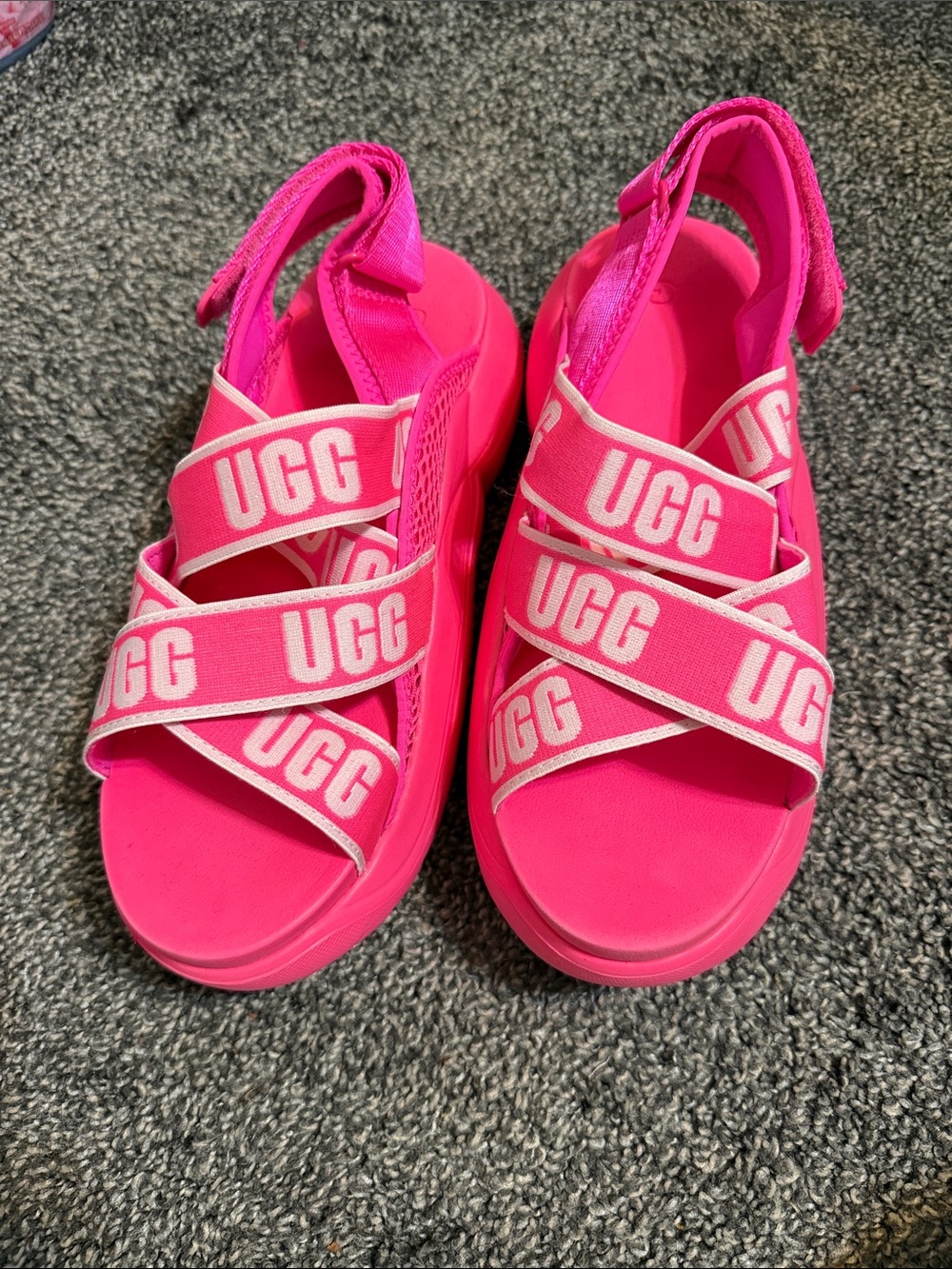 UGG LA Cloud Sandals